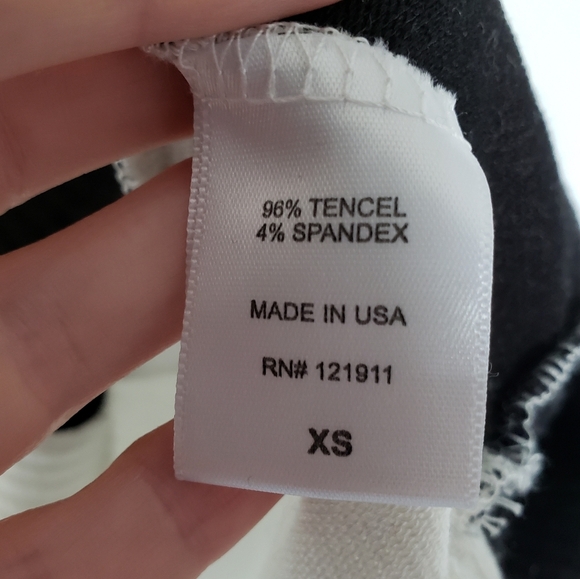 LNA Black Colorblock Crewneck Pullover Sweater Black White Neutral SZ XS - Picture 6 of 6